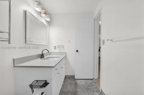 5825 Collins Avenue Miami Beach FL 33140