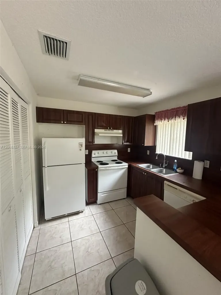 7125 NW 173rd Drive Hialeah FL 33015