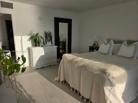 7928 West Drive North Bay Village FL 33141