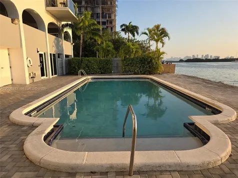 7928 West Drive North Bay Village FL 33141