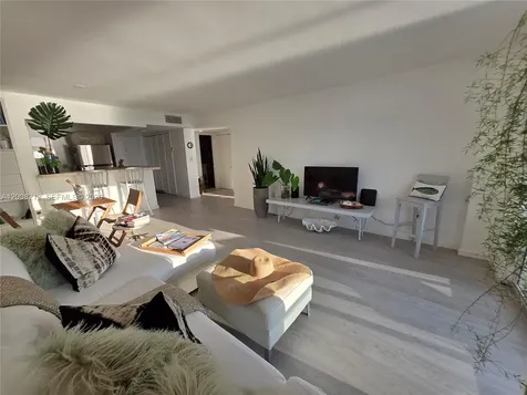 7928 West Drive North Bay Village FL 33141
