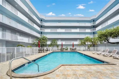 8261 NW 8th Street Miami FL 33126