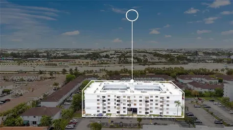 8261 NW 8th Street Miami FL 33126