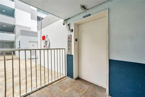8261 NW 8th Street Miami FL 33126