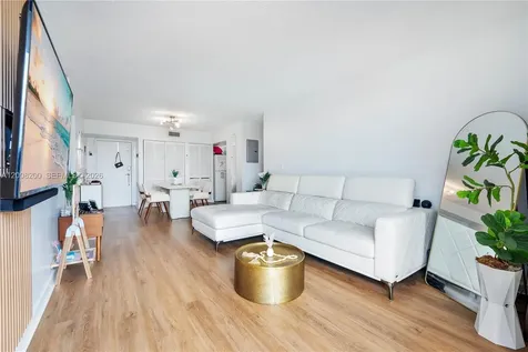 8261 NW 8th Street Miami FL 33126