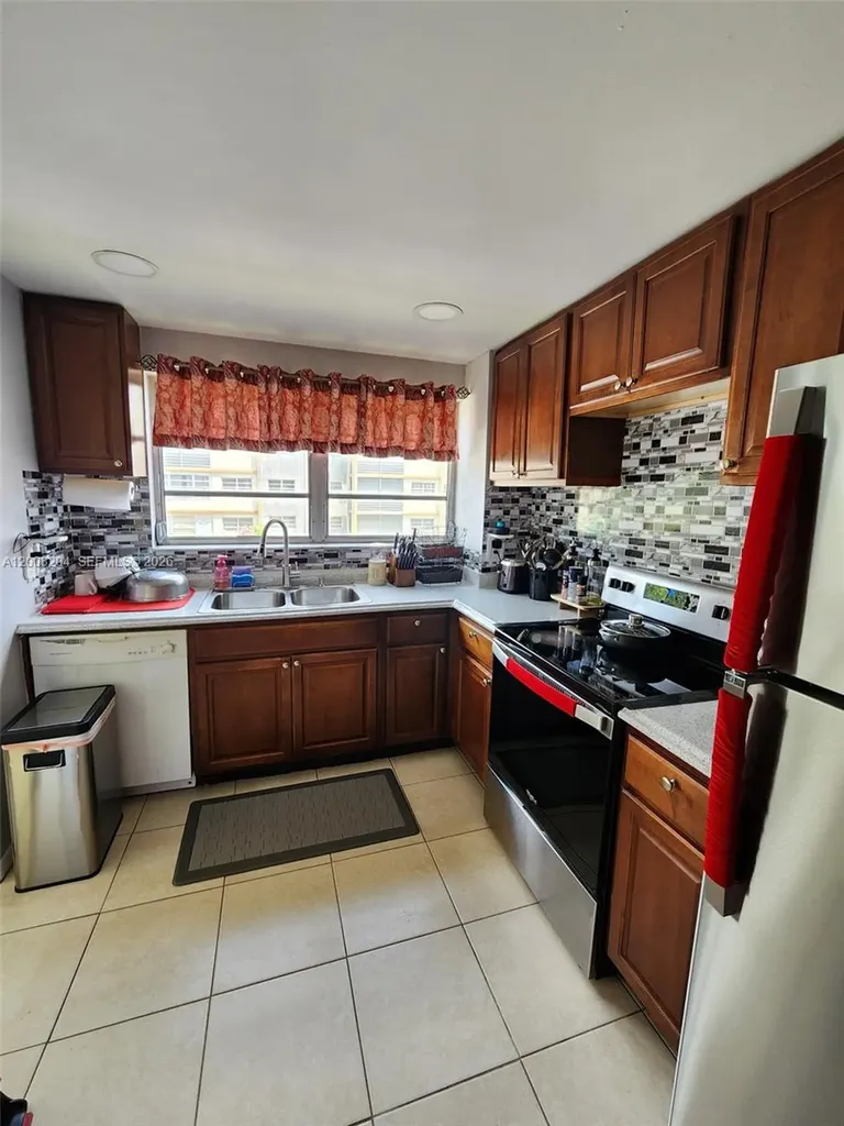 2201 NW 41st Avenue Lauderhill FL 33313