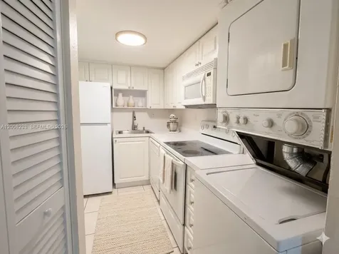 8605 SW 68th Court Pinecrest FL 33156