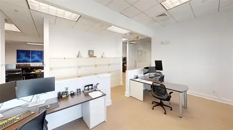 175 SW 7th Street Miami FL 33130