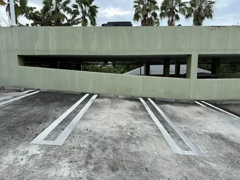 816 NW 11th Street Miami FL 33136