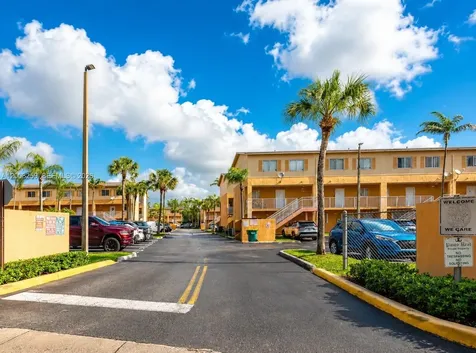 6235 SW Kendale Lakes Circle Miami FL 33183