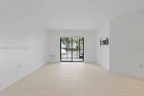 903 NE 199th Street Miami FL 33179