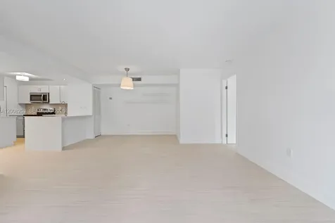 903 NE 199th Street Miami FL 33179