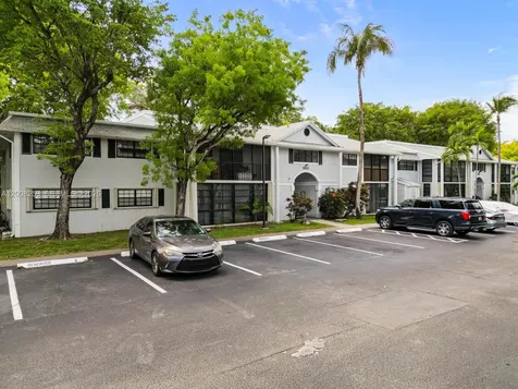 903 NE 199th Street Miami FL 33179