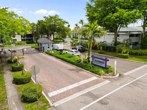 903 NE 199th Street Miami FL 33179