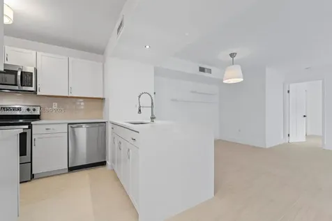 903 NE 199th Street Miami FL 33179
