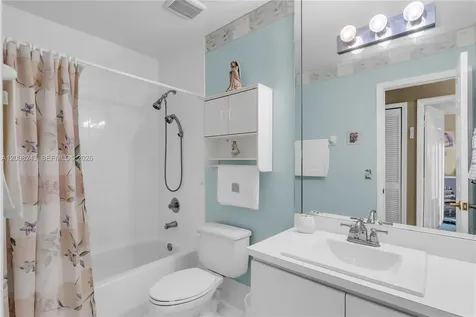 1013 NW 132nd Avenue West Miami FL 33182