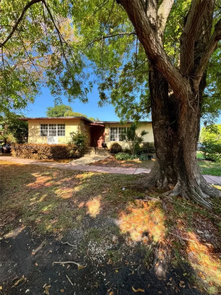4582 Royal Palm Avenue Miami Beach FL 33140