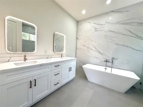 4283 10th Street NE Naples FL 34120