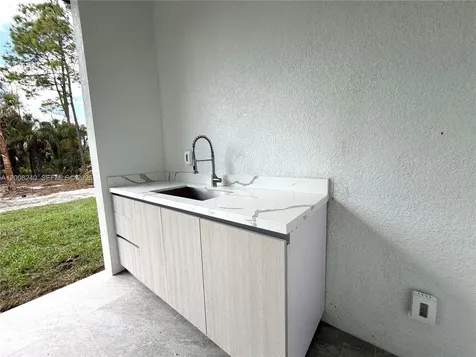 4283 10th Street NE Naples FL 34120