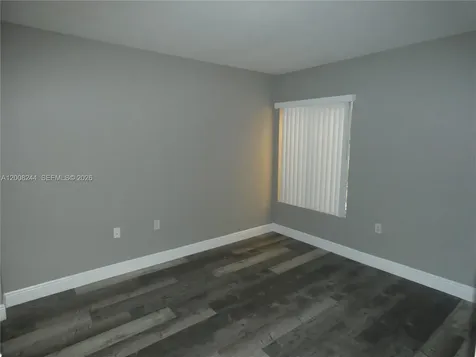2420 NW 33rd Street Oakland Park FL 33309