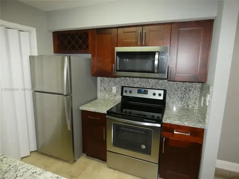 2420 NW 33rd Street Oakland Park FL 33309