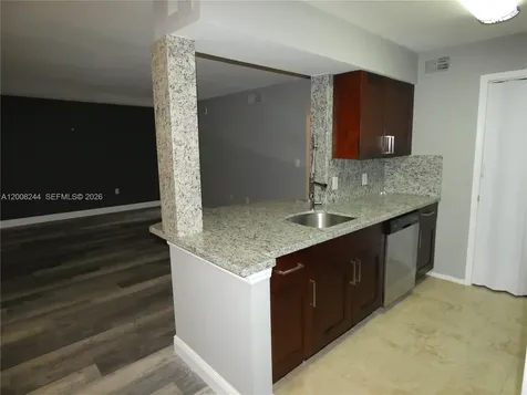 2420 NW 33rd Street Oakland Park FL 33309