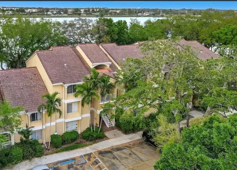2420 NW 33rd Street Oakland Park FL 33309