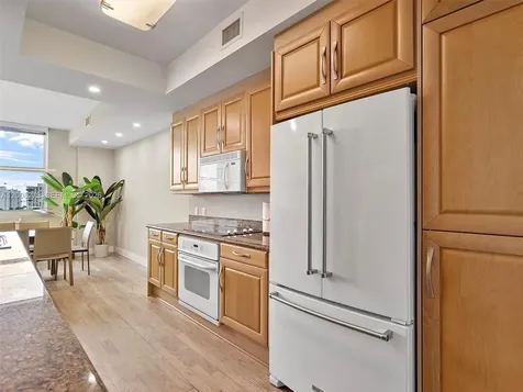9751 E Bay Harbor Drive Bay Harbor Islands FL 33154