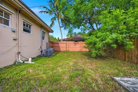 823-825 NW 9th Street Hallandale Beach FL 33009