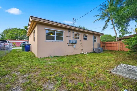 823-825 NW 9th Street Hallandale Beach FL 33009