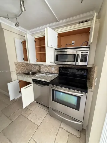 5313 Collins Avenue Miami Beach FL 33140