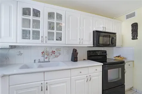 245 18th Street Miami Beach FL 33139