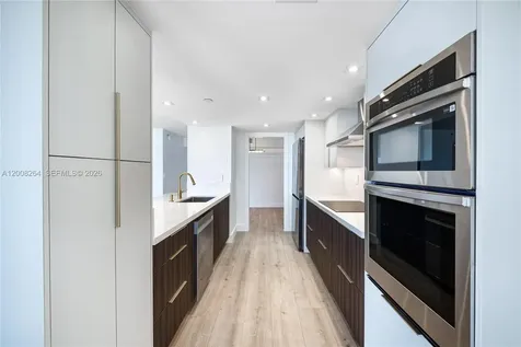 2000 Towerside Terrace Miami FL 33138
