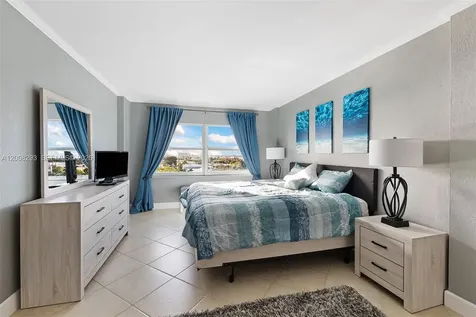 2900 NE 30th Street Fort Lauderdale FL 33306