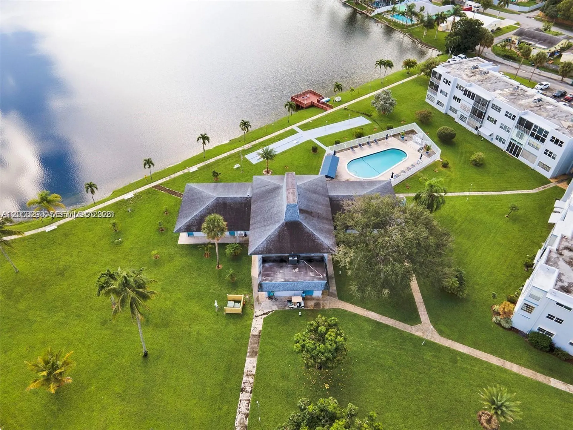 2200 Park Lane Hollywood FL 33021