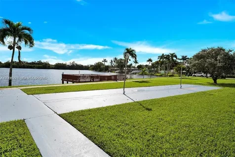 2200 Park Lane Hollywood FL 33021