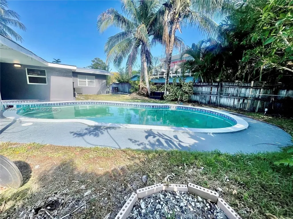1649 NE 8th Avenue Fort Lauderdale FL 33305