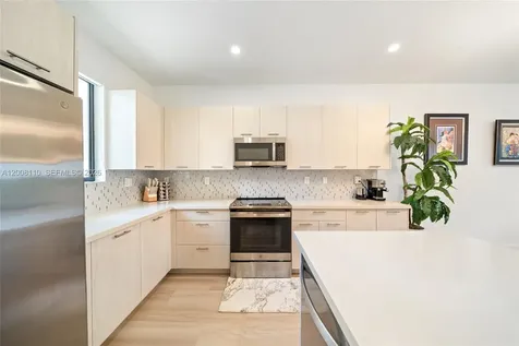 4648 NW 83rd Avenue Doral FL 33166