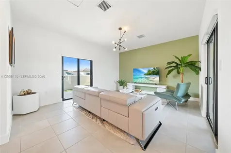 4648 NW 83rd Avenue Doral FL 33166