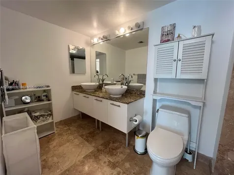 41 SE 5th Street Miami FL 33131