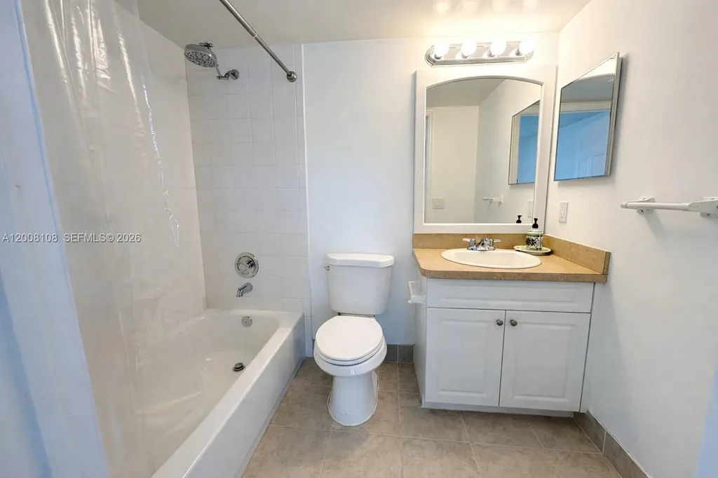 254 Mansfield G Boca Raton FL 33434
