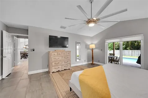 9841 SW 1st Street Plantation FL 33324