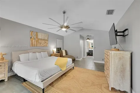 9841 SW 1st Street Plantation FL 33324