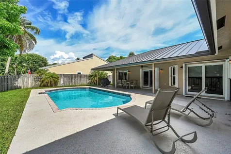 9841 SW 1st Street Plantation FL 33324