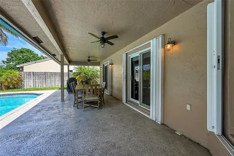 9841 SW 1st Street Plantation FL 33324