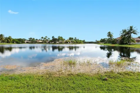 646 Heritage Drive Weston FL 33326