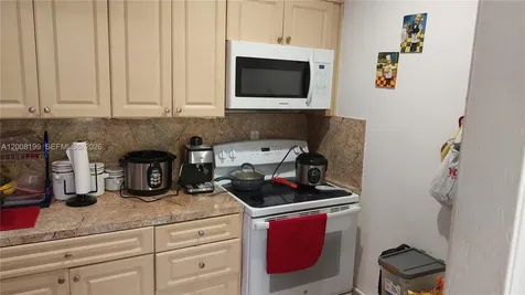 3087 SW 5th Street Miami FL 33135