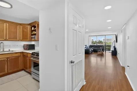 3675 N Country Club Drive Aventura FL 33180