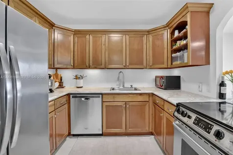 3675 N Country Club Drive Aventura FL 33180