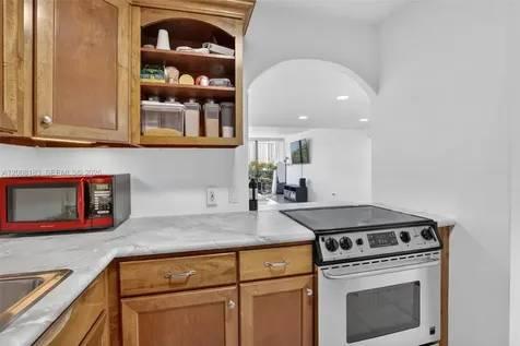 3675 N Country Club Drive Aventura FL 33180